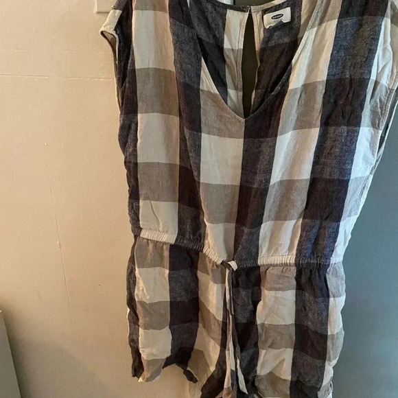 Old navy checkered plaid drawstring romper - Picture 2 of 6